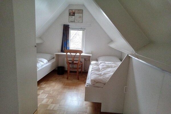 Slaapkamer - Vakantiehuis vlakbij centrum Petten in Petten (5)