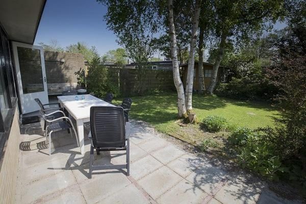Buitenkant - Leuke bungalow op rustig park Wildrijk in Sint Maartenszee (4)