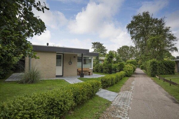 Buitenkant - Comfortabele vakantiebungalow voor 5 in Sint Maartenszee (1)