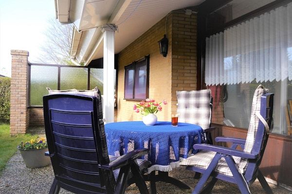 Terras - Rustig vakantiehuis vlakbij het strand in Sint Maartenszee (4)
