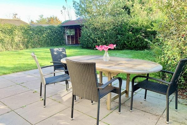 Terras - Vakantiehuis met omheinde tuin in Sint Maartenszee (4)