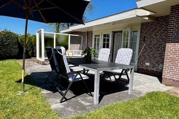 Terras - Vakantiebungalow in Sint Maartenszee in Sint Maartenszee (4)