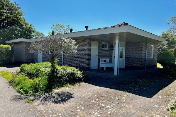 Buitenkant - Vakantiebungalow in Sint Maartenszee in Sint Maartenszee (1)