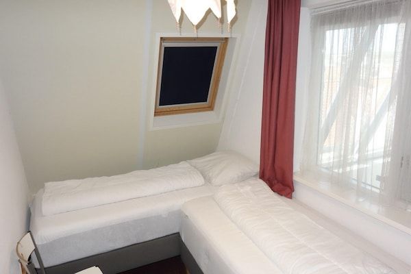 Slaapkamer - Appartement met duinzicht van Petten in Petten (3)