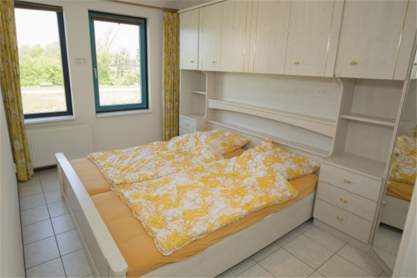 Slaapkamer - Gemeubileerd appartement aan de duinen in Sint Maartenszee (3)