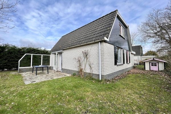 Buitenkant - Vakantiebungalow met wifi vlakbij het strand in Sint Maartenszee (2)