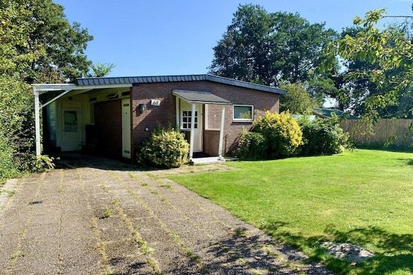 Buitenkant - Zonnige tuinbungalow in Sint Maartenszee (2)