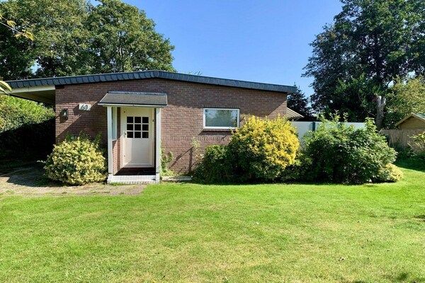 Buitenkant - Zonnige tuinbungalow in Sint Maartenszee (3)