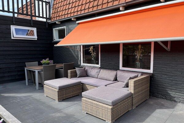 Terras - Vakantiehuis vlakbij duinen, strand en zee in Sint Maartensvlotbrug (1)