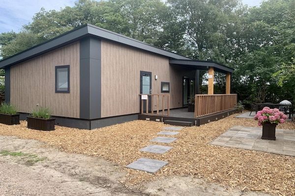 Buitenkant - Modern chalet met terras, veranda in Sint Maartenszee (1)