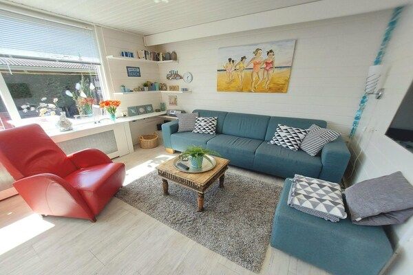 Woonkamer - Vakantieoord in Sint Maartenszee in Sint Maartenszee (2)