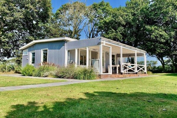 Buitenkant - Bungalow aan de kust met tuin in Sint Maartenszee (1)