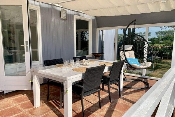 Terras - Bungalow aan de kust met tuin in Sint Maartenszee (5)