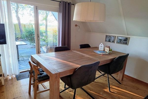 Eetkamer - Gezellig vakantiehuis in Sint Maartenszee in Sint Maartenszee (5)