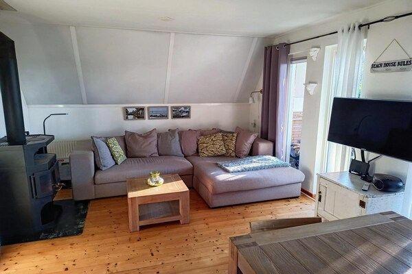 Woonkamer - Gezellig vakantiehuis in Sint Maartenszee in Sint Maartenszee (2)