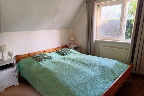 Slaapkamer - Gezellig vakantiehuis in Sint Maartenszee in Sint Maartenszee (4)