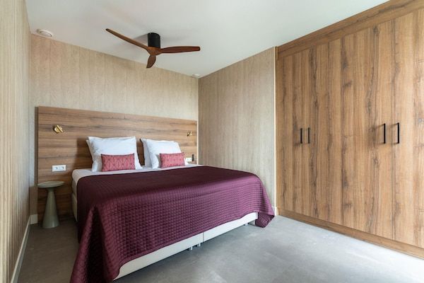 Slaapkamer - Ruim appartement in Den Haag met uitzicht in Den Haag (4)