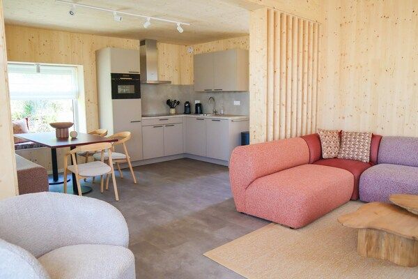 Woonkamer - Modern toevluchtsoord vlakbij het strand in s Gravenzande (2)