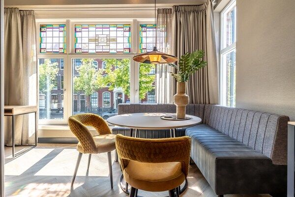 Eetkamer - Prachtig appartement, uitzicht op Delftse gracht. in Delft (4)