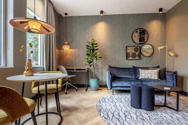 Woonkamer - Ruim appartement retraite in Delft (5)