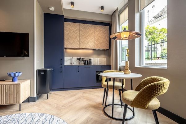 Keuken - Ruim appartement retraite in Delft (4)
