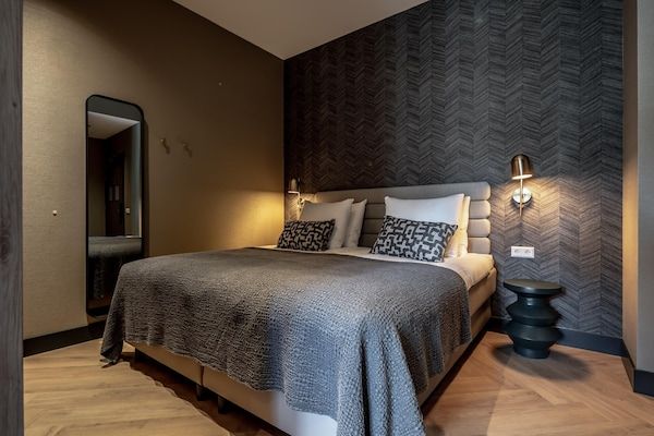 Slaapkamer - Ruim appartement retraite in Delft (3)
