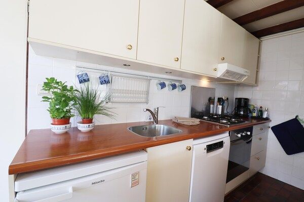 Keuken - Vakantiehuis in Noordwijkerhout bij Bos & Meer in Noordwijkerhout (3)