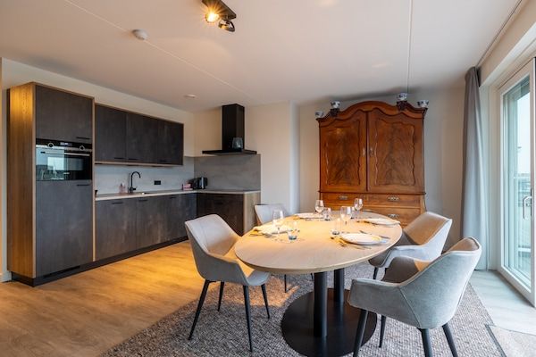 Eetkamer - Appartement in Zeeland bij Oosterschelde in Sint-Annaland (4)