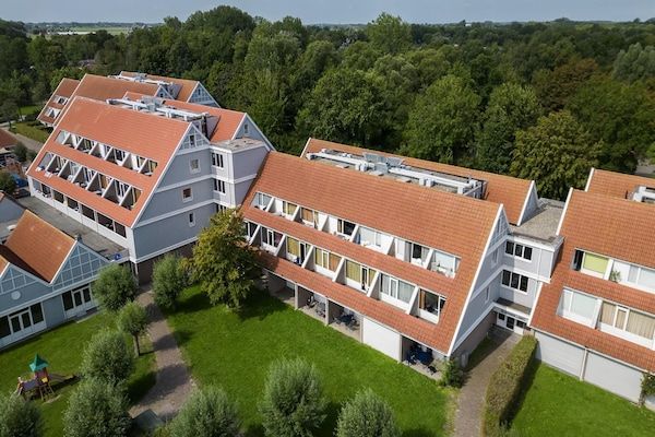 Buitenkant - Luxe vakantie voor 10 personen in Bruinisse (5)