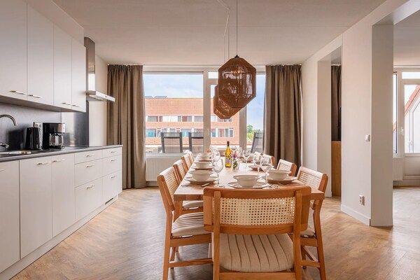 Eetkamer - Luxe vakantie voor 10 personen in Bruinisse (2)