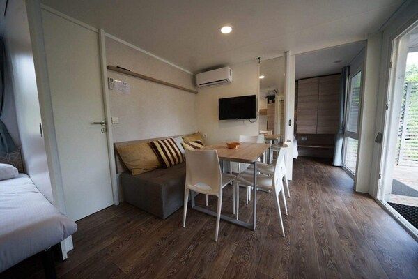 Eetkamer - Designer Forest Chalet voor 4 gasten in Belfeld (2)