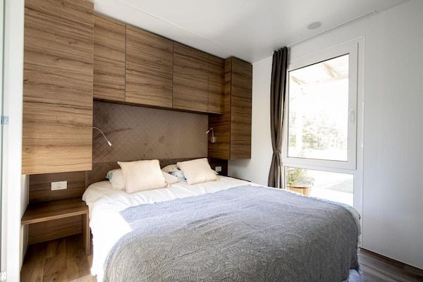 Slaapkamer - Designer Forest Chalet voor 4 gasten in Belfeld (4)