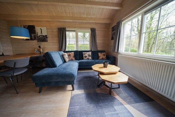 Woonkamer - Ruim natuurverblijf voor 6 personen in Belfeld (2)