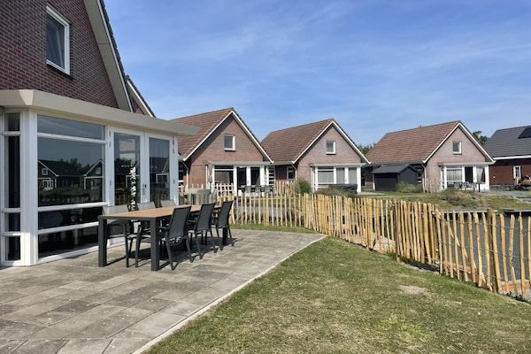 Terras - Familievakantie aan het meer in het Medemblik in Medemblik (1)