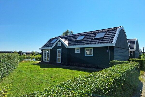 Buitenkant - Chalet met 5 slaapkamers en 2 badkamers in West-Graftdijk (1)