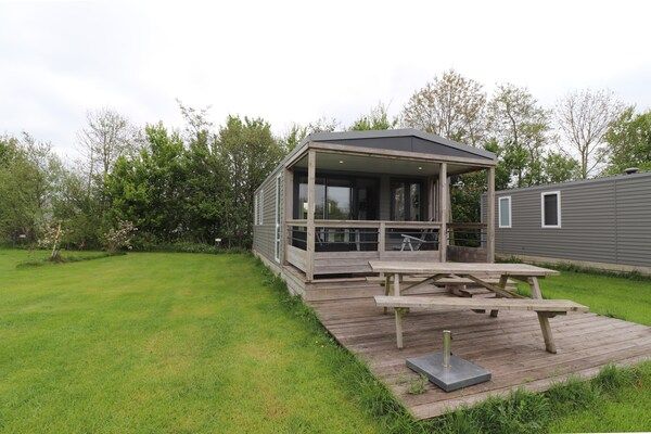 Buitenkant - Chalet bij Hegermeer met toegang tot meer in Heeg (1)