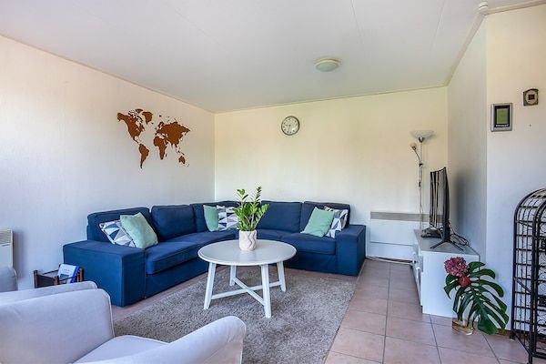 Woonkamer - Vakantiehuis in Grou met Whirlpool & Terras in Grou (2)