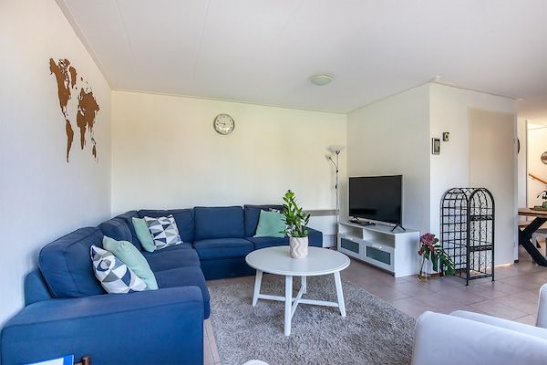 Woonkamer - Vakantiehuis in Grou met Whirlpool & Terras in Grou (3)