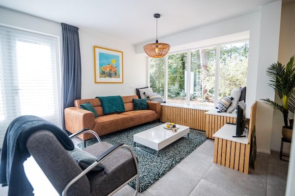 Woonkamer - Bosvilla in Markelo met Zonnige Tuin in Markelo (4)