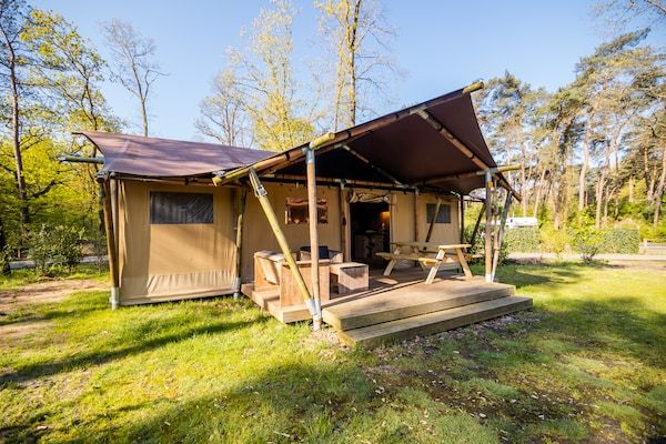 Buitenkant - Safaritent in Markelo bij natuurgebied in Markelo (1)