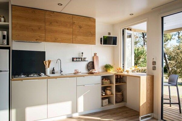 Keuken - Chalet aan Hegermeer met haven toegang in Heeg (3)