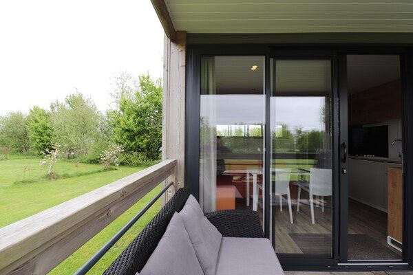 Terras - Chalet aan Hegermeer met haven toegang in Heeg (4)