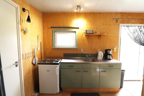 Keuken - Hut bij Hegermeer met bootverhuur in Heeg (3)