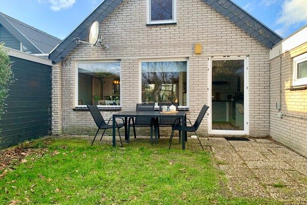 Terras - Bungalow in Sint Maartenszee bij Strand in Sint Maartenszee (5)