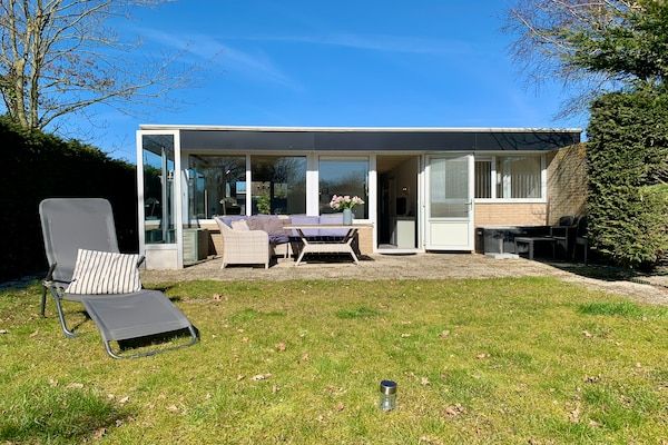Buitenkant - Bungalow Sint Maartenszee bij Strand in Sint Maartenszee (1)