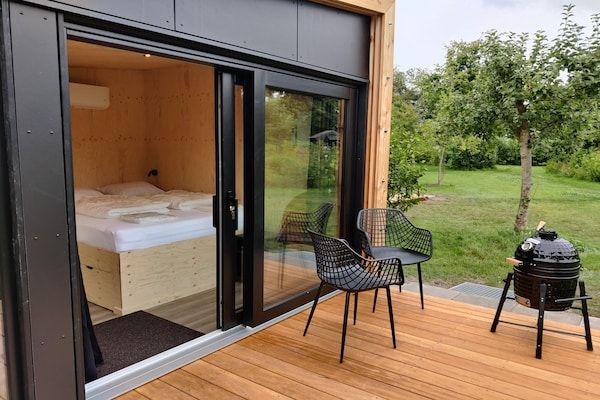Terras - Hut in de natuur bij wandelpaden in Scherpenzeel (FR) (1)