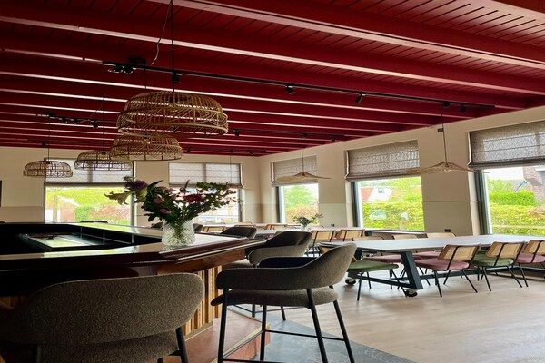 Eetkamer - Luxe groepsretraite in de natuur in Scherpenzeel (FR) (5)