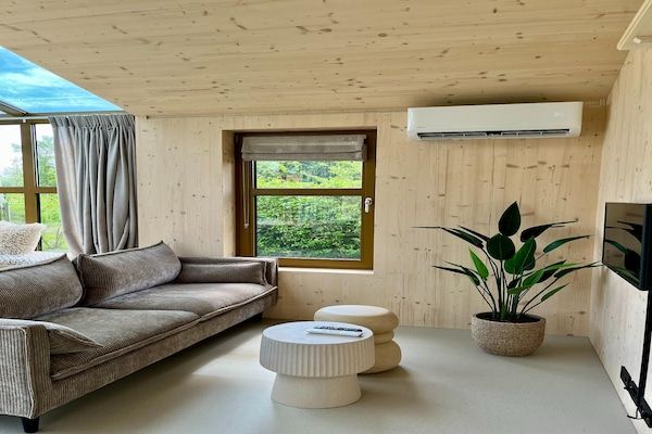 Woonkamer - Groepsaccommodatie voor 36 gasten in Scherpenzeel (FR) (4)