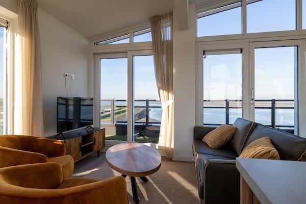 Woonkamer - Penthouse in Sint-Annaland bij het Strand in Sint-Annaland (2)