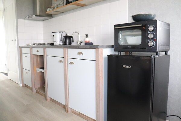 Keuken - Vakantiehuis bij IJsselmeer in Tjerkgaast (5)